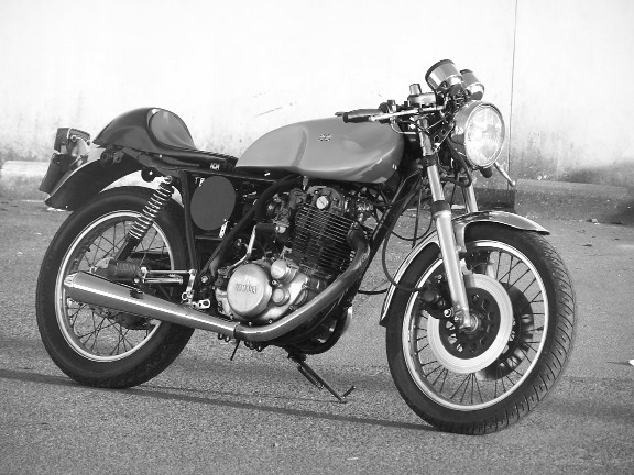 Autour d'un Café Racer - Page 2 50020s10