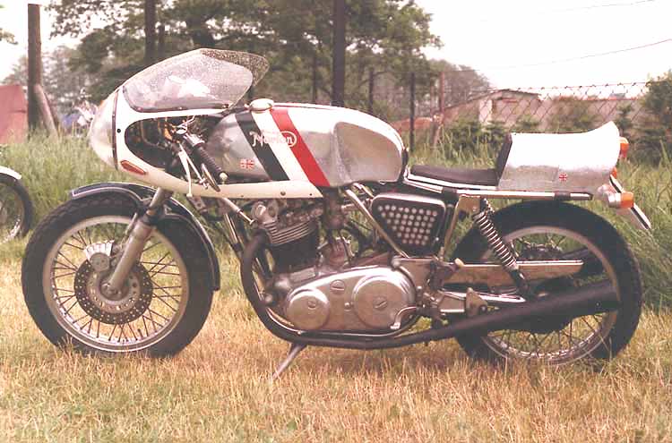 Autour d'un Café Racer - Page 2 Andre10