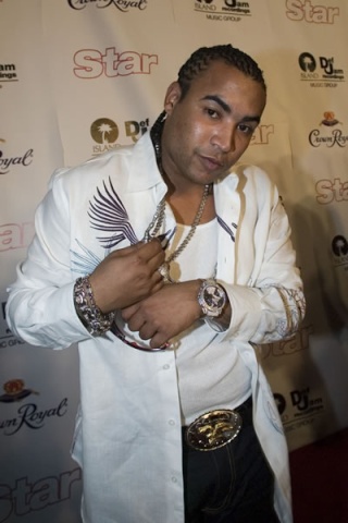 fotos de don omar ....att:the king  :lol!: 2v8g9h10