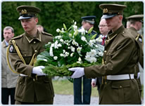 Government lays a wreath at the momument T_nism10