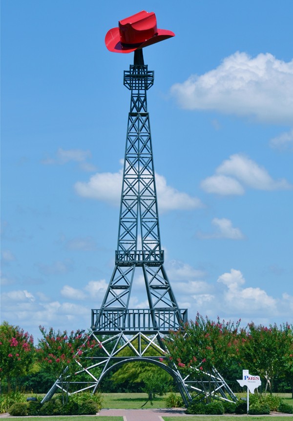 Répliques de notre Tour Eiffel dans le monde - Page 12 11960310