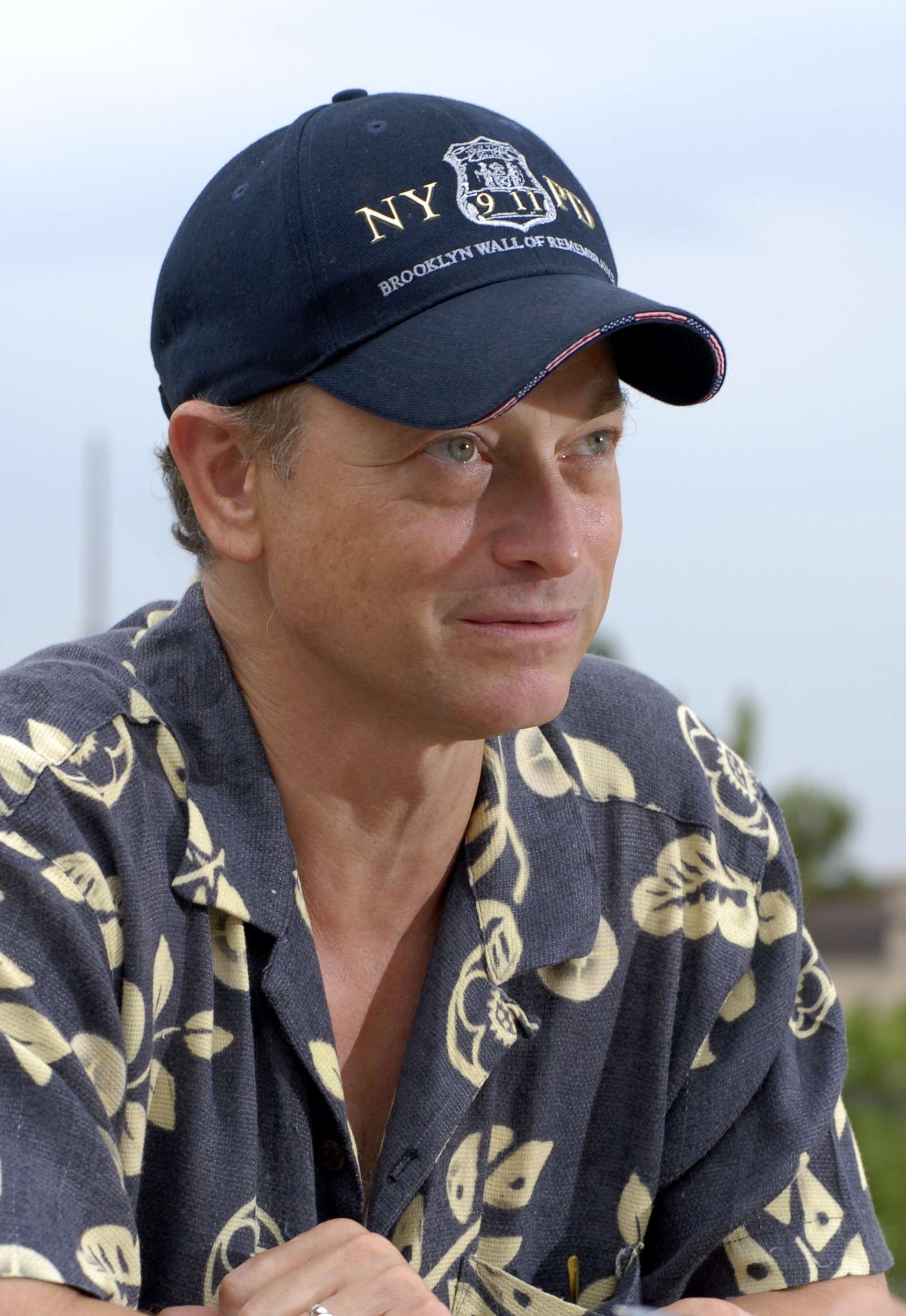 Gary Sinise - Page 2 09062810