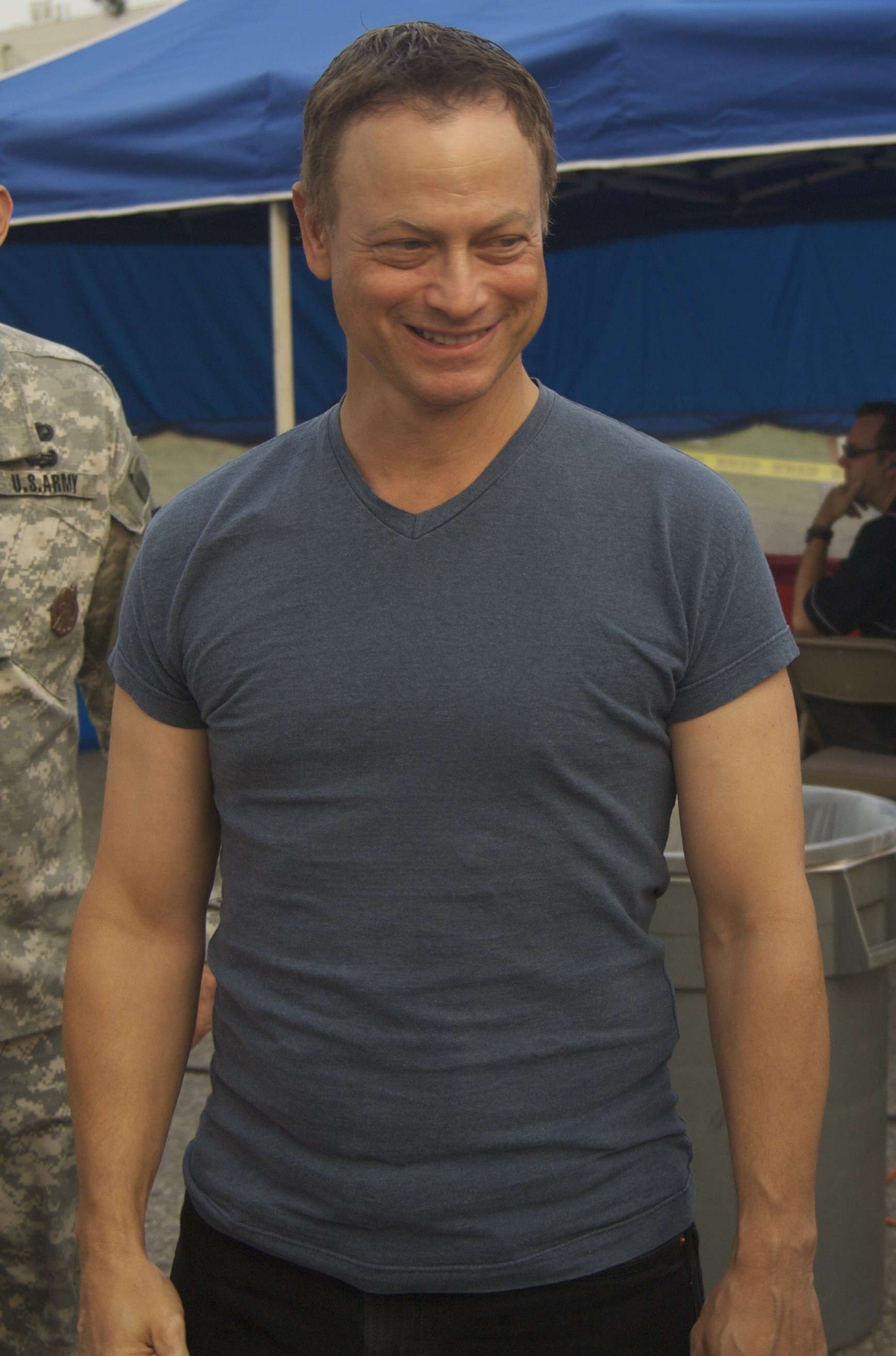 Gary Sinise - Page 2 36709110