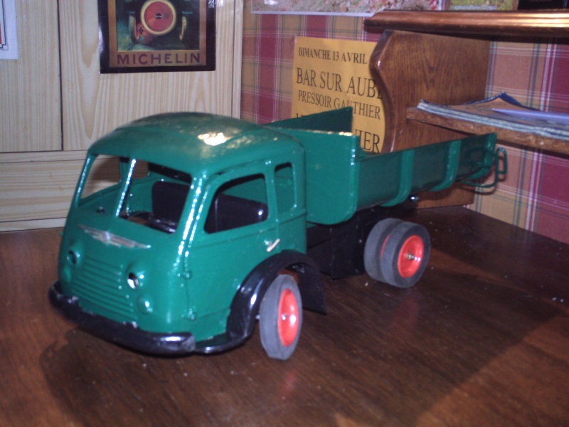 Miniature d'ancien camion Renault en tole Pict0810