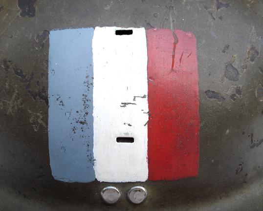 Insigne bizarre sur un casque français !!! 02_pap11