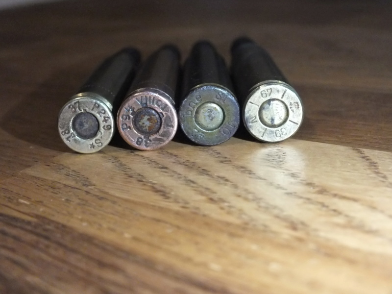 Cartouches d'exercice de Mauser type Platzpatronen 33, balle en bois couleur violette  Dscf2117