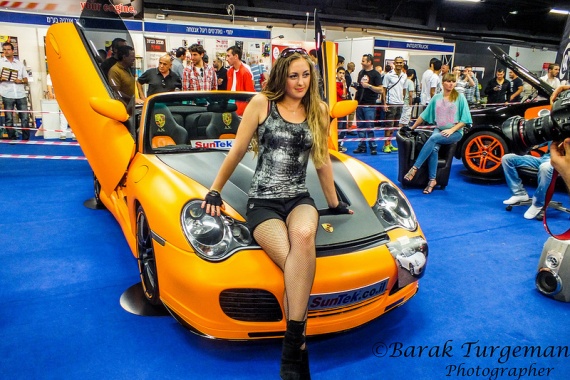 des jolies filles et des porsches - Page 5 Porsch44