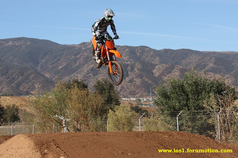 FIRST SHOTS OF TOMMY SEARLE PRACTICING SUPERCROSS!!! Cali3_15