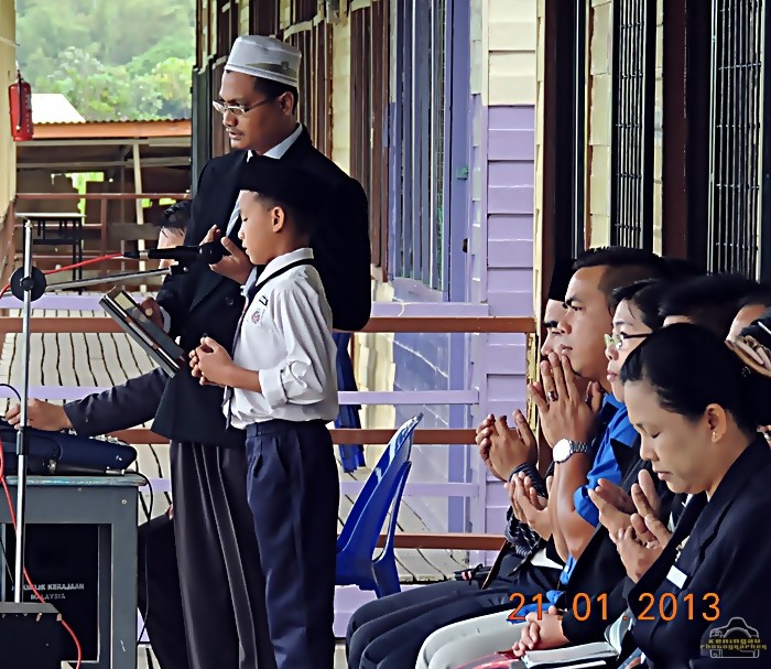 Majlis Penyampaian Hadiah Murid Cemerlang UPSR oleh Ketua Pemuda UMNO Keningau -21jan2013 A310