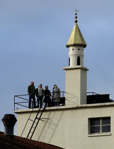 Suisse protestation : un minaret sur la cheminée. Minare10