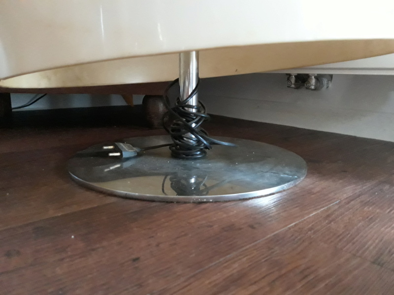 Need help to identify huge table/floor lamp 20220812