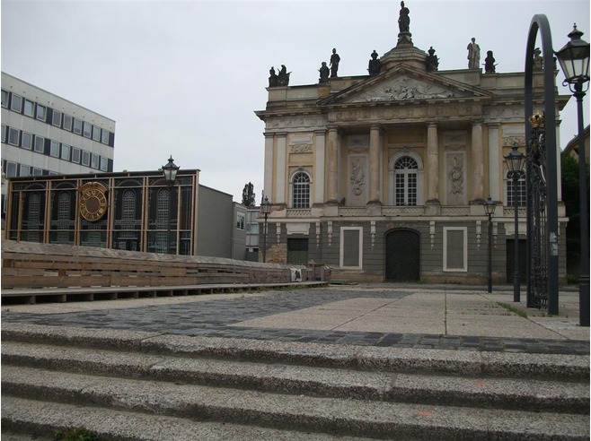L'église de la Garnison de  Potsdam , sépulture des rois de Prusse Frédéric-Guillaume 1er et Frédéric II jusqu'en 1943 Garnis14