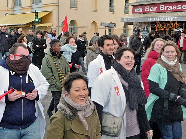 Face aux 360 000 destructions d'emploi de Hollande 2012-111