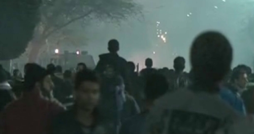 متظاهرو الغربية يشعلون النار في مصفحة ويحطمون مكتب المحافظ Ouooou10