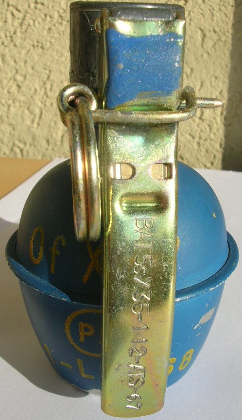 Ancienne grenade au plâtre 00210