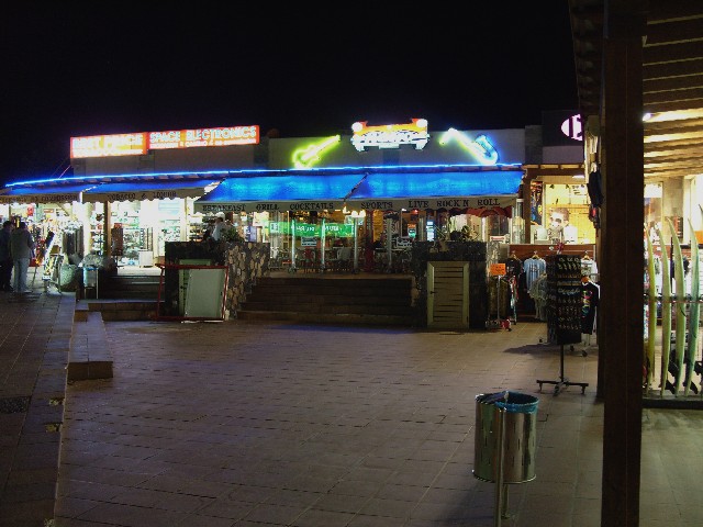 Retro Restaurant & Bar Corral11