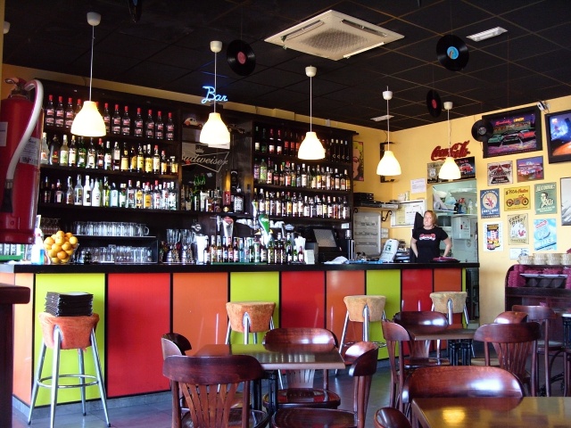 Retro Restaurant & Bar Corral12