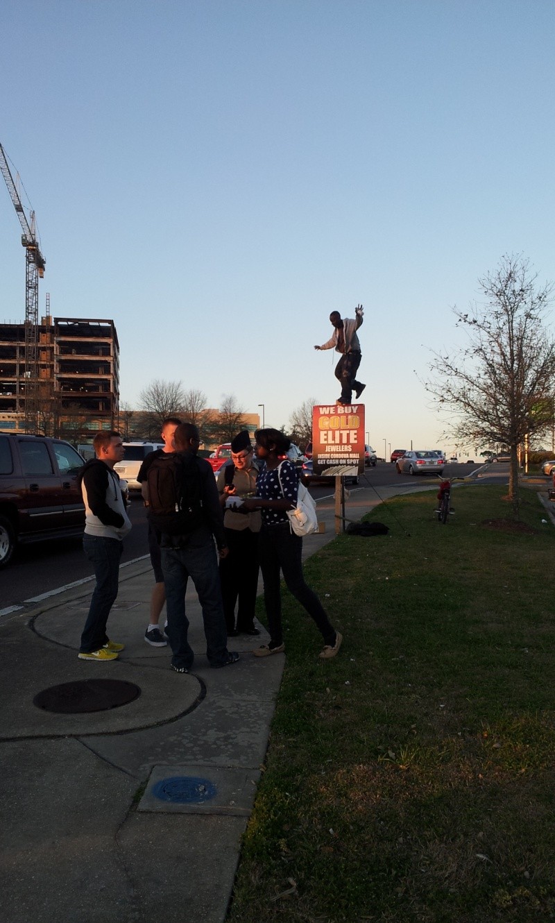 An unusual sight at the corner of 9th and Bayou Gold111