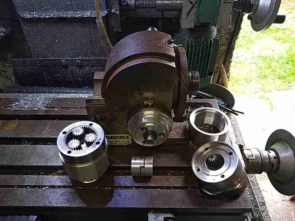 motorisation de ma fraiseuse avec un variateur chinois /et un moteur 220/380 tri Img_2074