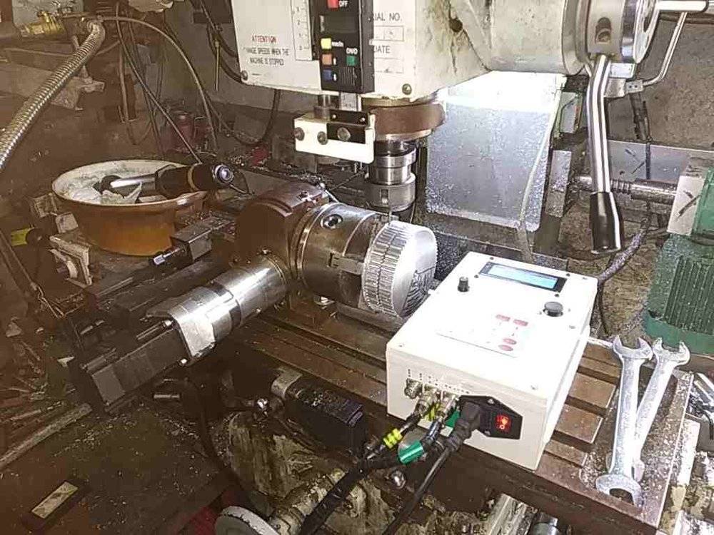 motorisation de ma fraiseuse avec un variateur chinois /et un moteur 220/380 tri Img_2081