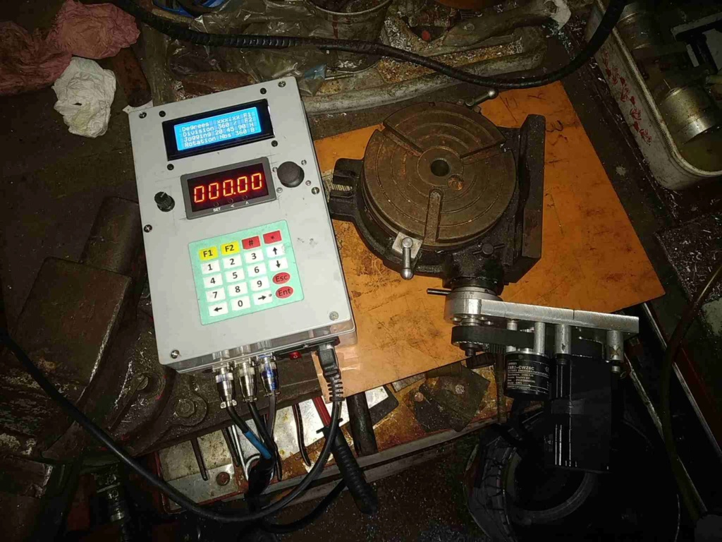 motorisation de ma fraiseuse avec un variateur chinois /et un moteur 220/380 tri Img_2108
