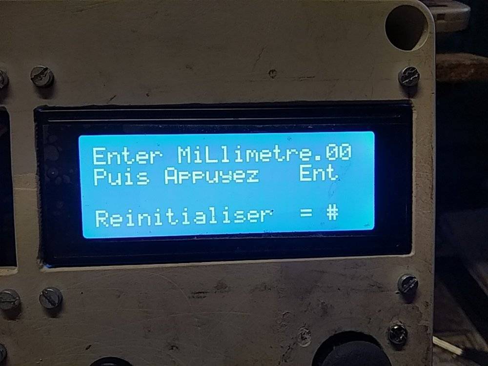motorisation de ma fraiseuse avec un variateur chinois /et un moteur 220/380 tri Img_2131