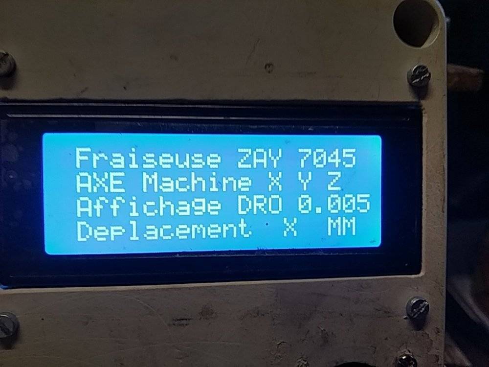 motorisation de ma fraiseuse avec un variateur chinois /et un moteur 220/380 tri Img_2132