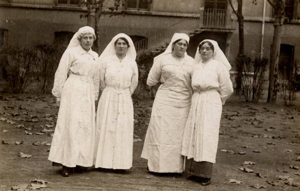 Dossier : Les femmes et la Grande Guerre (Hayet) Infirm11