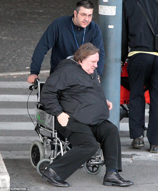 Gérard Depardieu : "Je rends mon passeport" - Page 3 Depard10