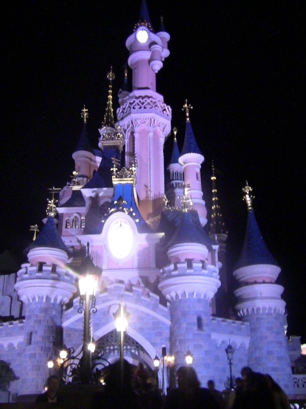 Vos photos nocturnes de Disneyland Paris - Page 40 Disney10