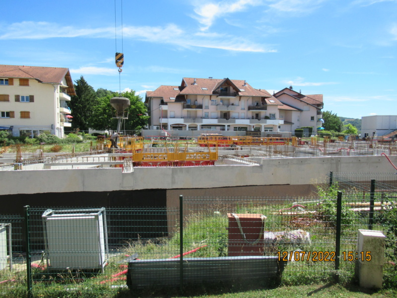 Montage d'une grue à tour 250 EC-B sur le chantier du centre ville. Réelle. - Page 2 Chant119