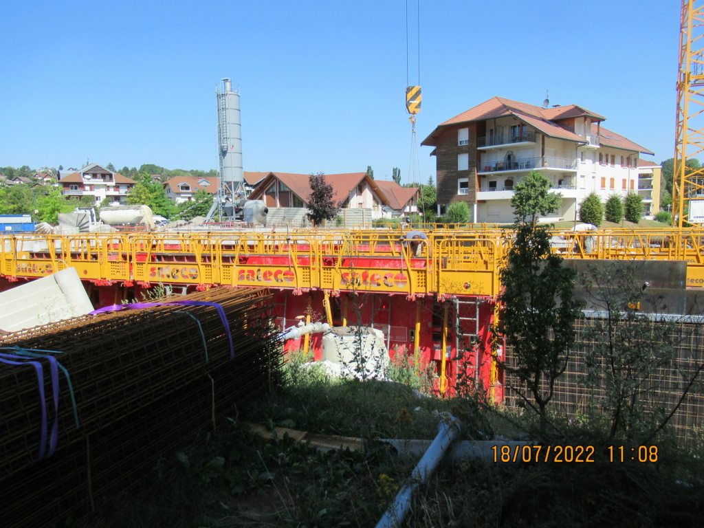 Montage d'une grue à tour 250 EC-B sur le chantier du centre ville. Réelle. - Page 2 Chant139