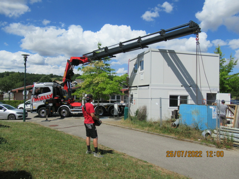 Montage d'une grue à tour 250 EC-B sur le chantier du centre ville. Réelle. - Page 3 Chant207