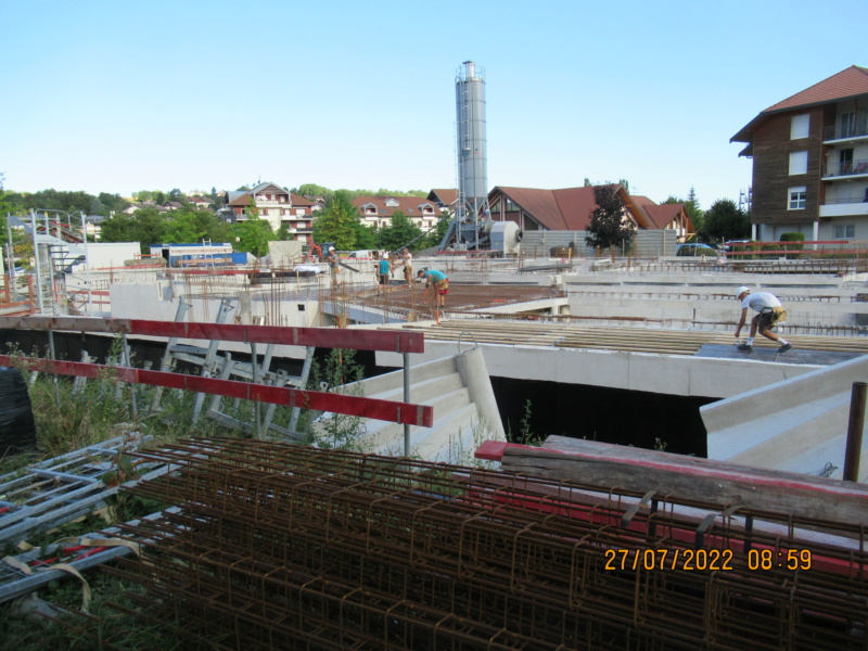 Montage d'une grue à tour 250 EC-B sur le chantier du centre ville. Réelle. - Page 3 Chant211