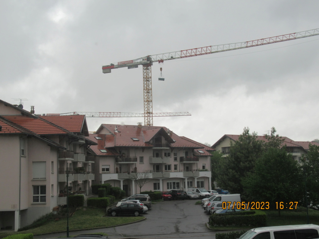 Montage d'une grue à tour 250 EC-B sur le chantier du centre ville. Réelle. - Page 5 Transf10