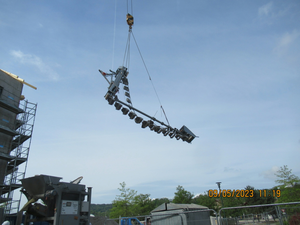 Montage d'une grue à tour 250 EC-B sur le chantier du centre ville. Réelle. - Page 5 Transf26