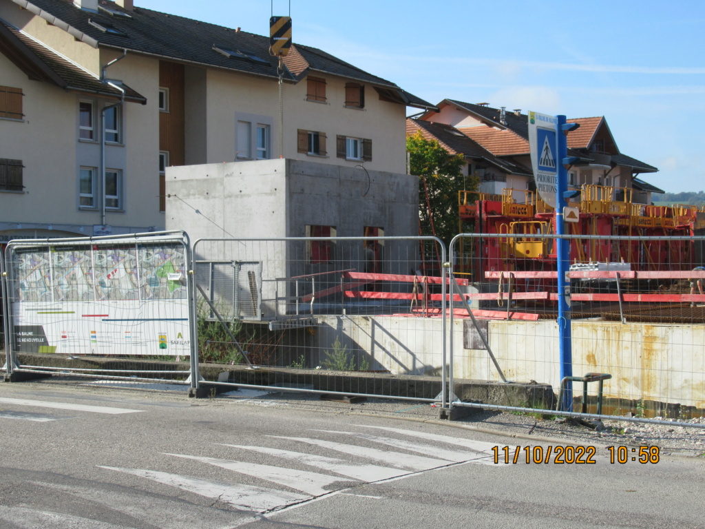 Montage d'une grue à tour 250 EC-B sur le chantier du centre ville. Réelle. - Page 3 Villes17