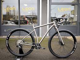 Velo Voyage Gravel Titane Leon