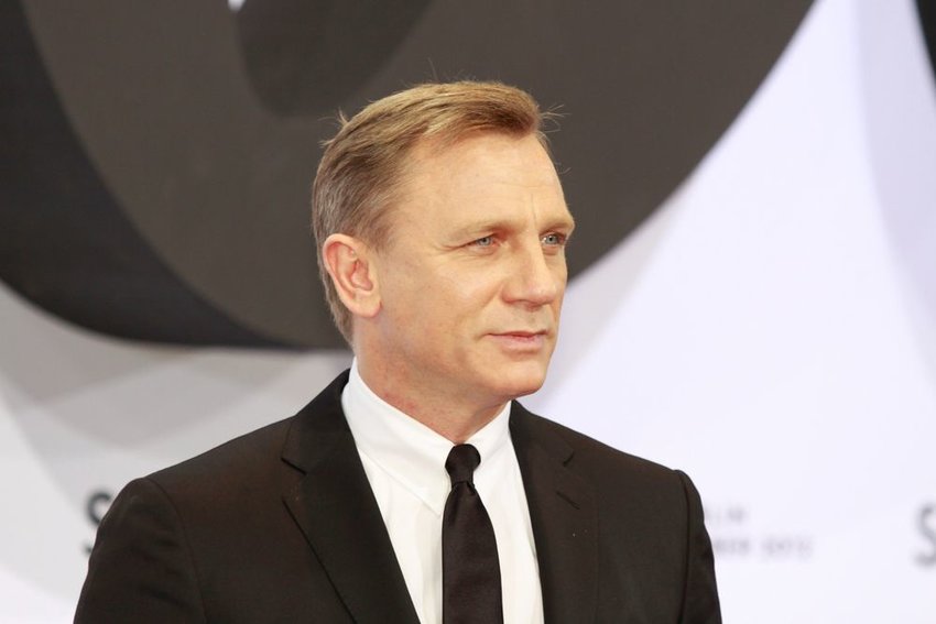  Which actor played James Bond only once? Craig10