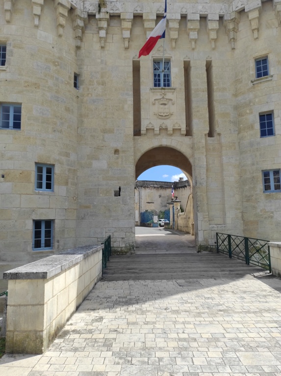 Visite de JONZAC (Charente Maritime)  Img_2856