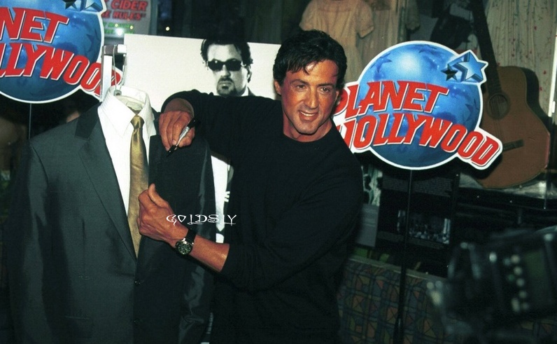 Stallone et le Planet Hollywood - Page 12 Portal14