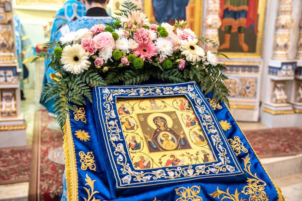 День курской коренной иконы. Праздник иконы Божией матери «Знамение» Курская-Коренная. 10 Декабря Знамение Божьей матери. Икона Богородицы Знамение Курская-Коренная. Курская Коренная икона Божией матери.