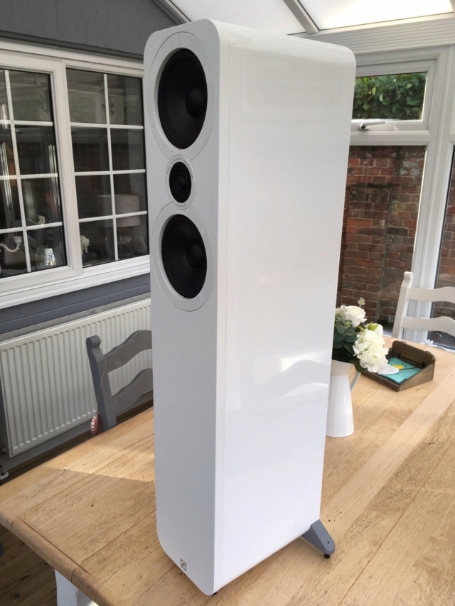 Q Acoustics 3050 Floor-standing Speaker (gloss white) Q-acou11