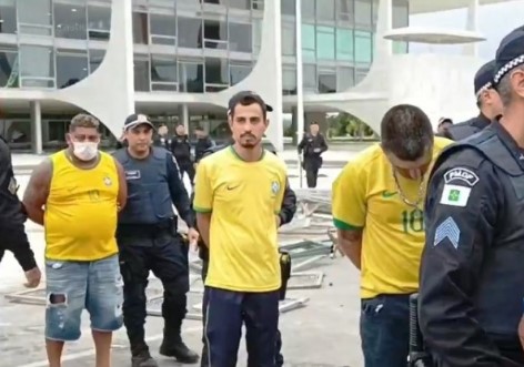 Já Somos um País Fascista - por Dodô Azevedo (Parte IV) - Página 18 0015