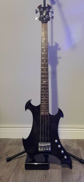 Vintage Metal Axxe Wraith Bass Guitar.  _5810