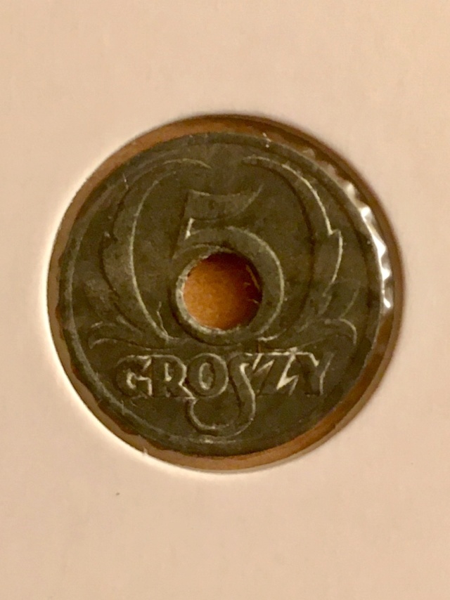 Última moneda polaca de entreguerra - 5 groszy con abertura (1939) Foto_112
