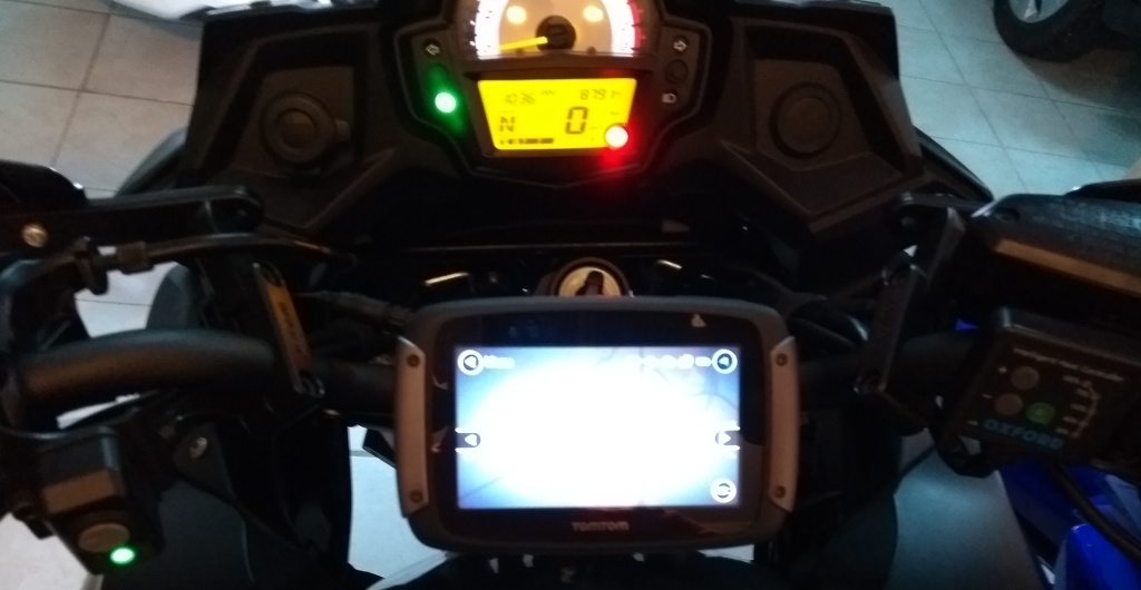 visibilite , utilisation smartphone comme gps... Versys10