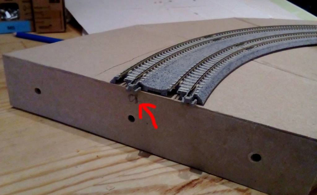 Die seltsamen Methoden des H.P. Wanninger: Karton-Modul-Tischanlage in Spur N Kato-037