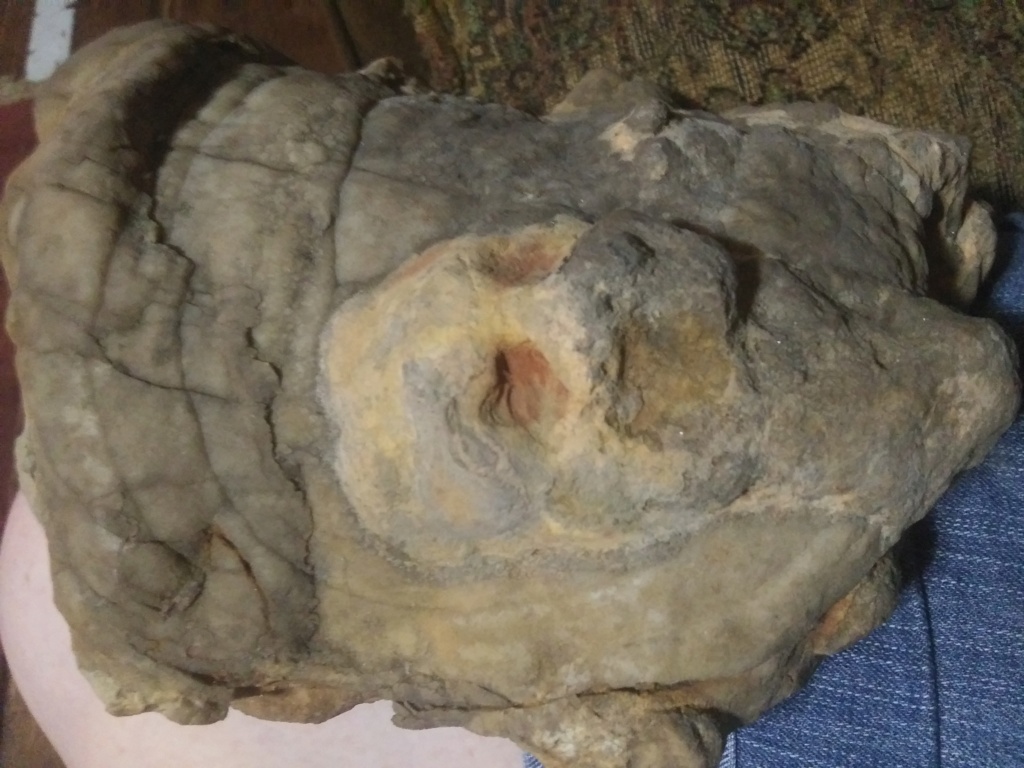 Can anyone identify this effigy? - Page 4 20210750