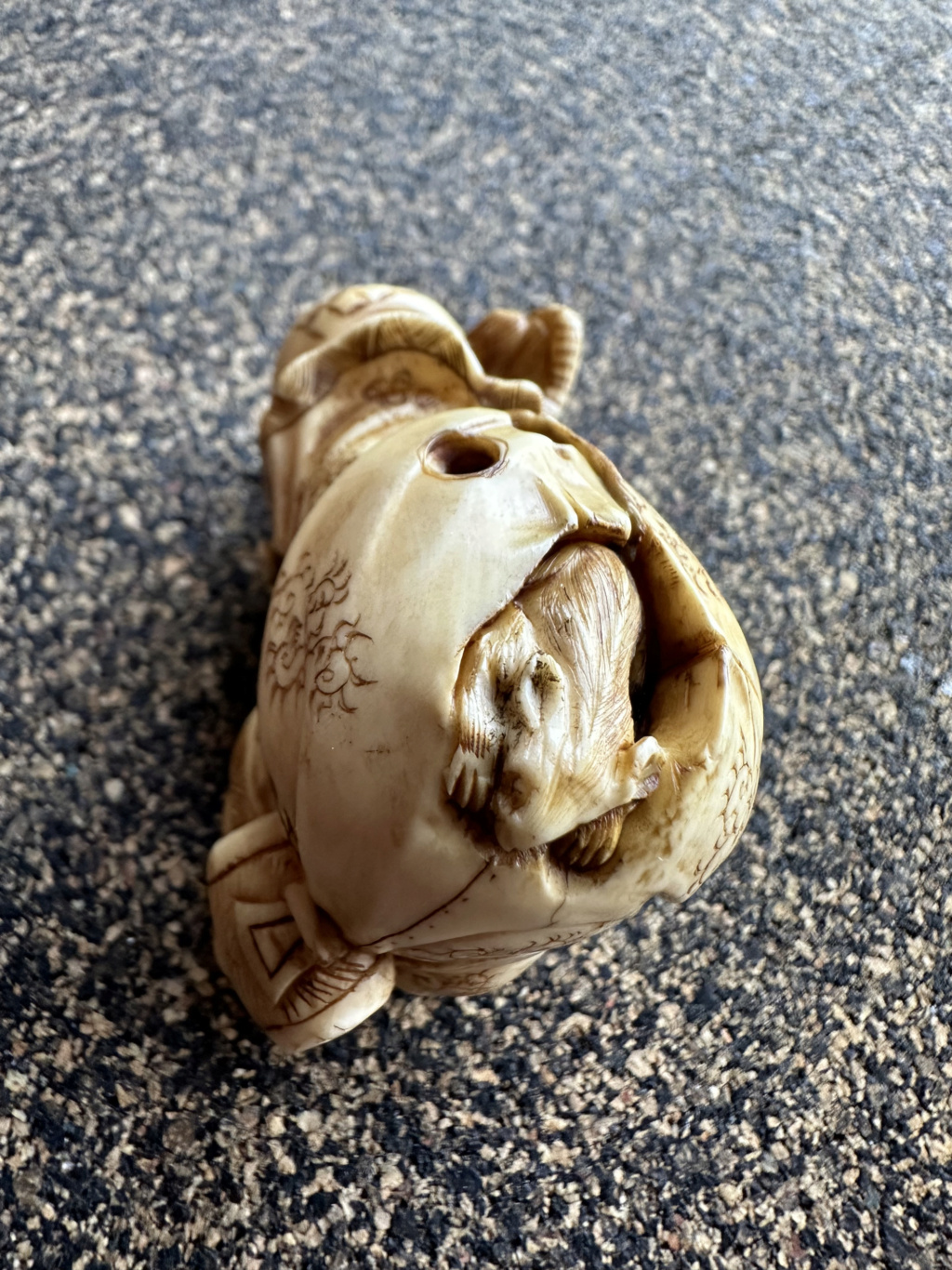 Avis petit Netsuke en ivoire  1110